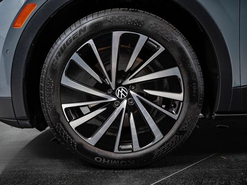 Used 2024 Volkswagen ID.4 2WD image 13