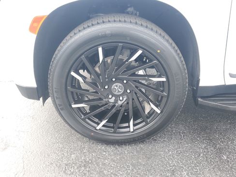 Used 2023 GMC Yukon XL Denali image 5