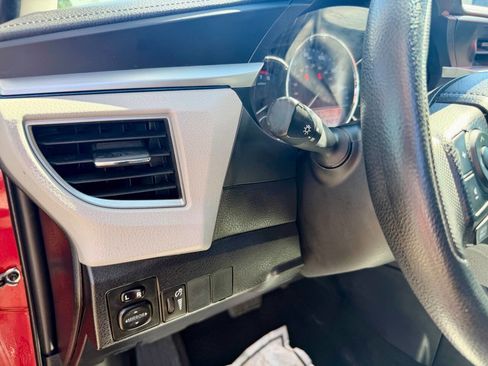 Used 2016 Toyota Corolla LE FWD image 30