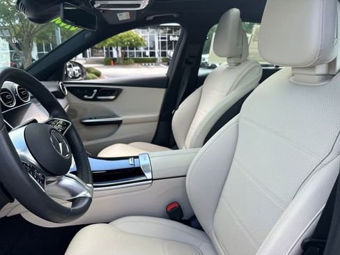 Used 2025 Mercedes-Benz C 300 Sedan image 13