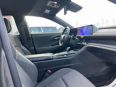 Used 2023 Toyota Crown XLE image 27