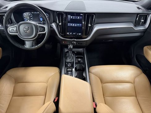 Used 2020 Volvo XC60 T5 Momentum w/ Protection Package Premier image 13