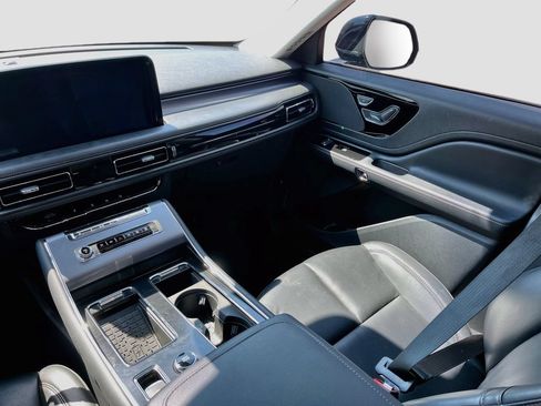 Used 2025 Lincoln Aviator AWD image 25