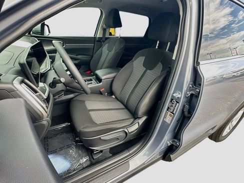 Certified 2025 Kia Sorento LX FWD image 19