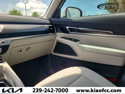 Used 2025 Kia Telluride S FWD image 19