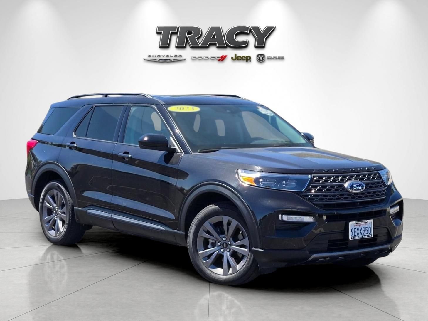 Used 2023 Ford Explorer XLT w/ Equipment Group 202A AWD/4WD image 2