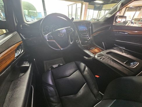 Used 2015 Cadillac Escalade ESV Premium image 31