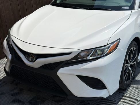 Used 2020 Toyota Camry SE FWD image 17