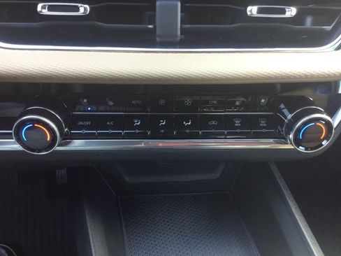 New 2025 Chevrolet Equinox ACTIV w/ Safety and Technology Package image 15