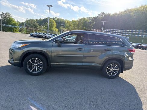 Used 2017 Toyota Highlander XLE AWD/4WD image 7