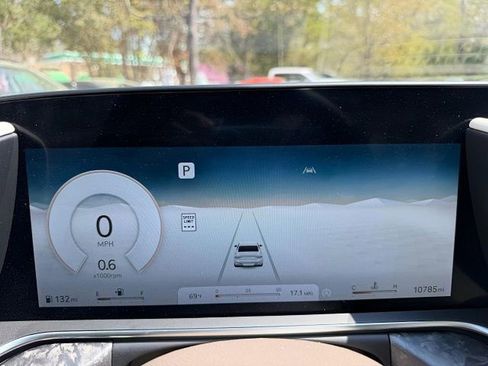 Used 2025 Genesis G90 3.5T image 11