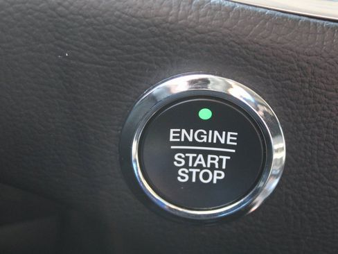 Used 2024 Ford Edge Titanium image 34