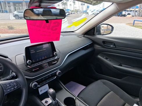 Used 2025 Nissan Altima 2.5 S FWD image 9