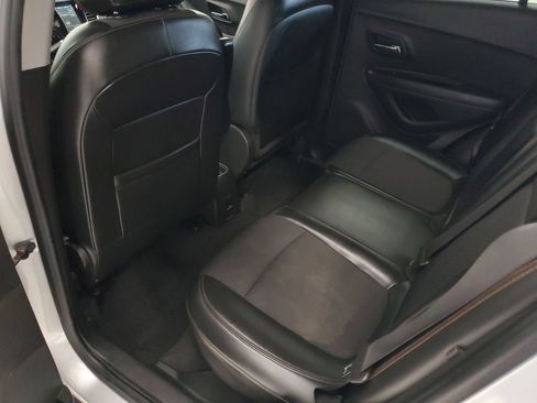 Used 2019 Chevrolet Trax LT w/ LT Convenience Package AWD/4WD image 24