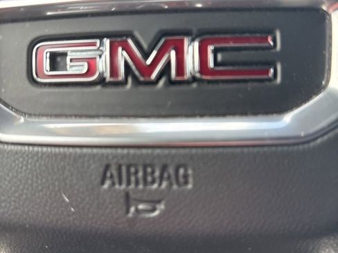 Used 2025 GMC Acadia Elevation image 9