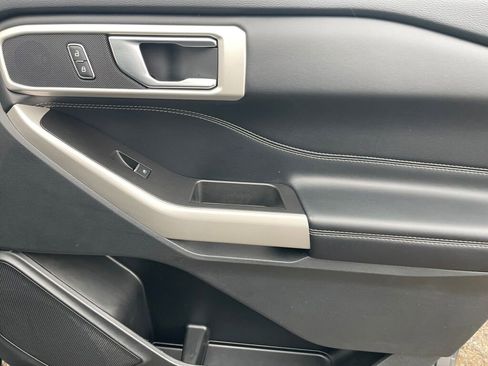 Used 2022 Ford Explorer XLT w/ Equipment Group 202A image 25