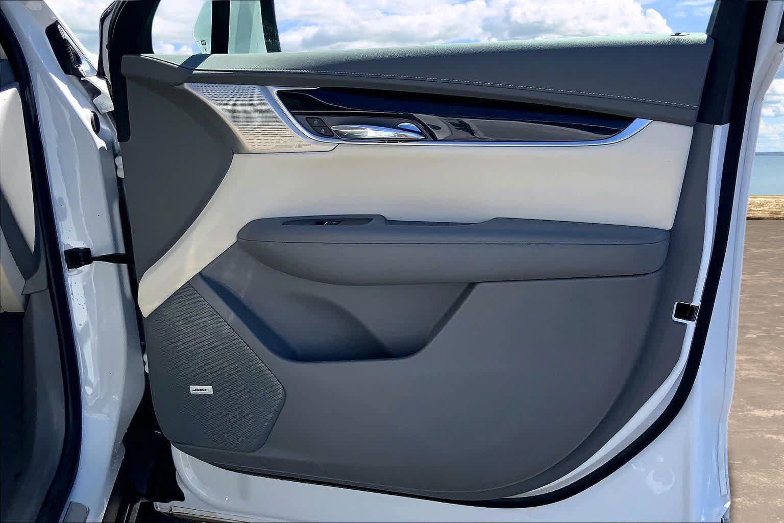 Used 2023 Cadillac XT6 Premium Luxury w/ Technology Package FWD image 28