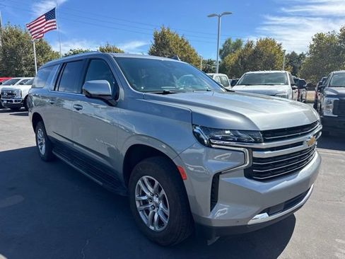 Used 2024 Chevrolet Suburban LT RWD image 4