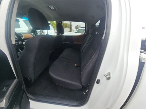 Used 2017 Toyota Tacoma SR5 image 18