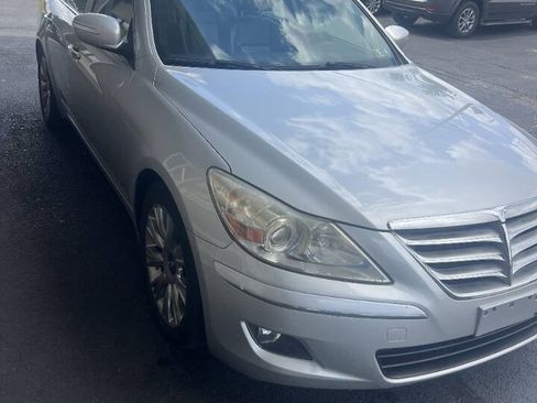 Used 2010 Hyundai Genesis 3.8 w/ Premium Navigation Pkg 3 RWD image 5