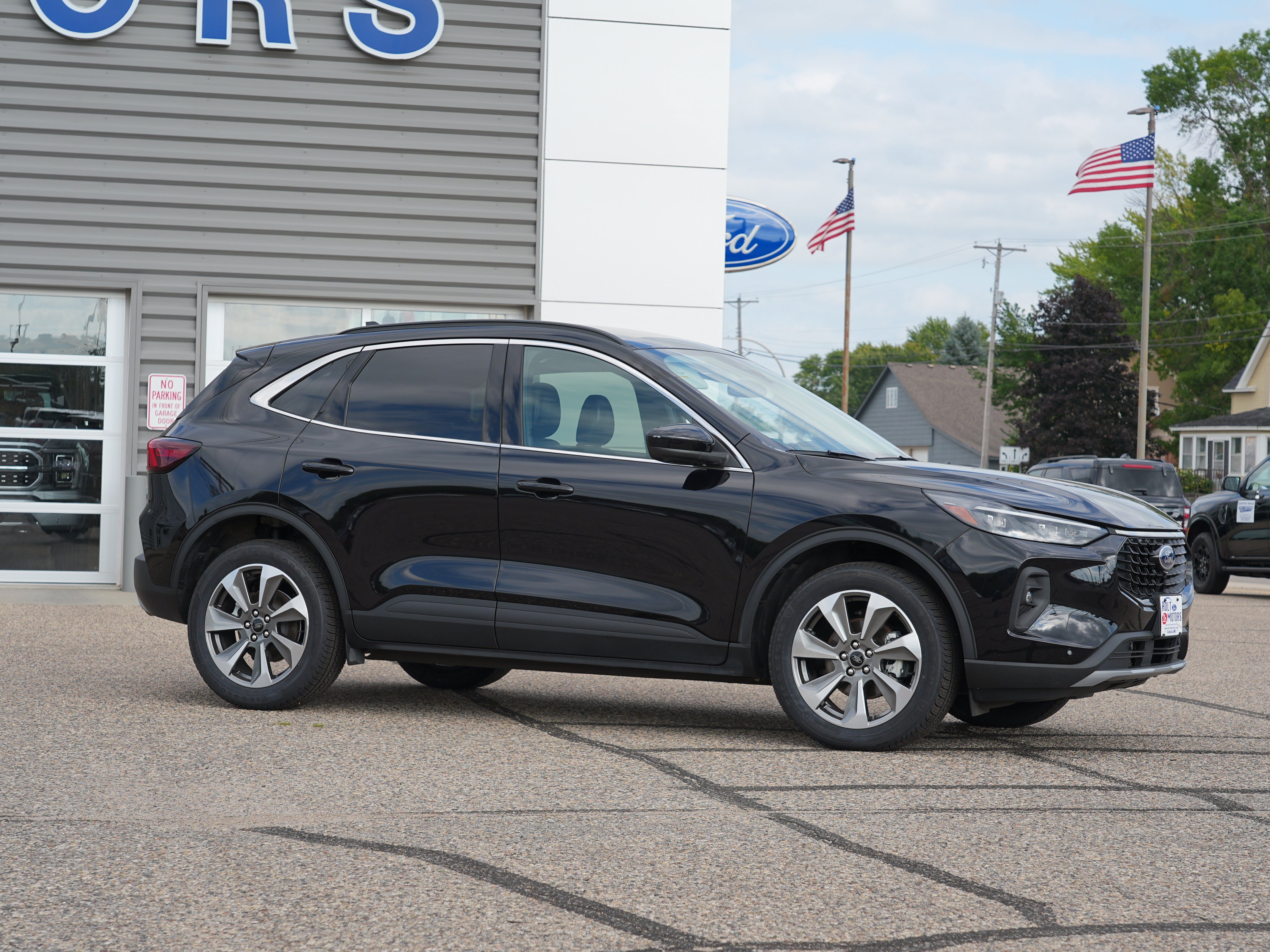 Used 2024 Ford Escape Platinum AWD/4WD image 2