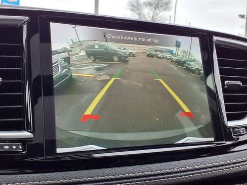 Used 2024 Chrysler Pacifica Limited image 11