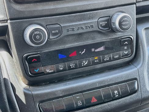 Used 2025 RAM ProMaster 2500 w/ Convenience Group FWD image 15