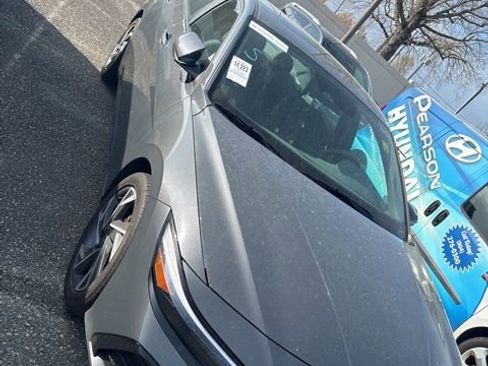 Used 2024 Hyundai Elantra SEL w/ Convenience Package image 3