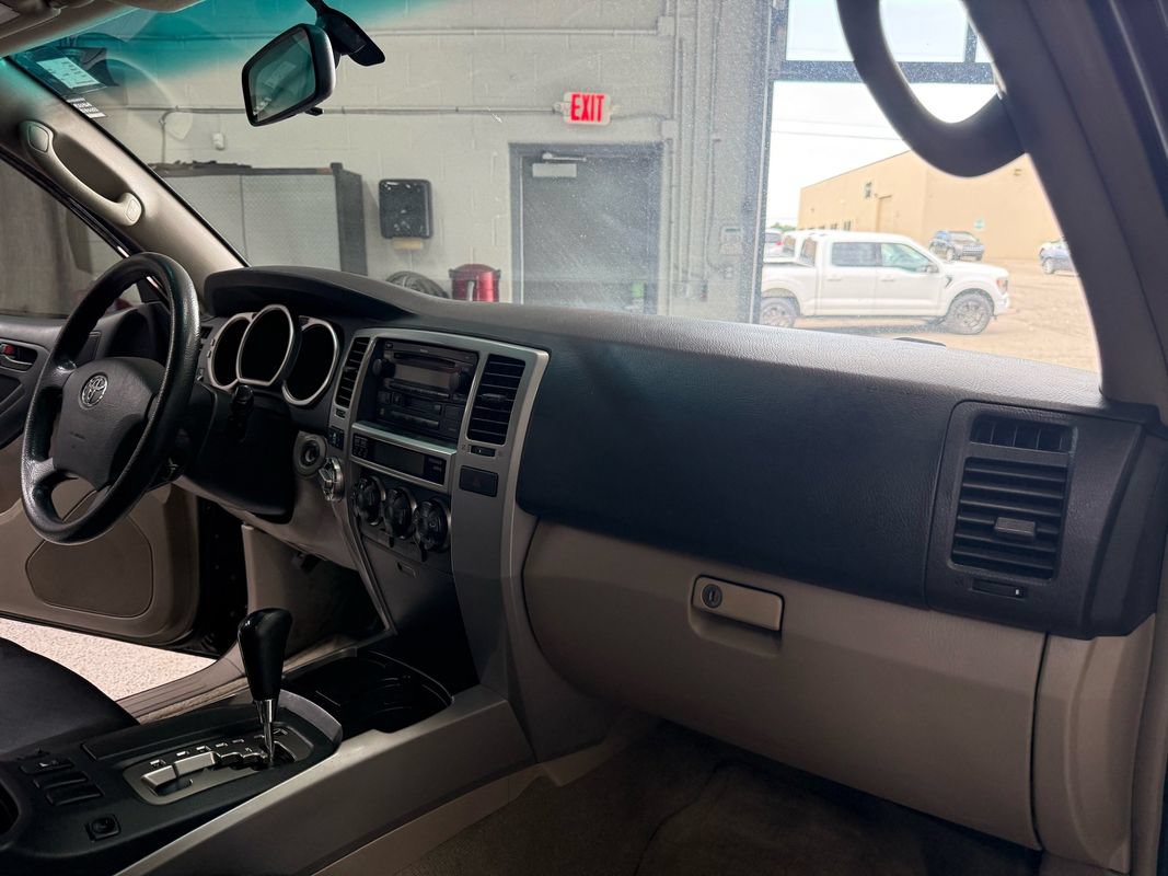 Used 2005 Toyota 4Runner SR5 AWD/4WD image 16