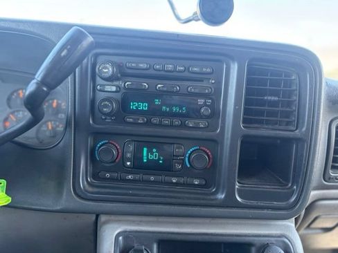 Used 2005 Chevrolet Tahoe LT w/ LT Preferred Equipment Group AWD/4WD image 12
