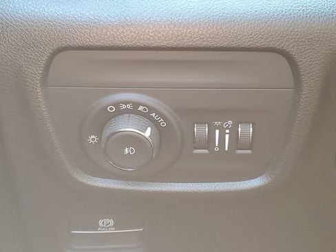 Used 2023 Jeep Grand Cherokee L Limited w/ Luxury Tech Group II image 20