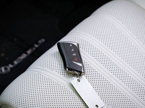 Used 2021 Lexus LS 500 AWD image 12