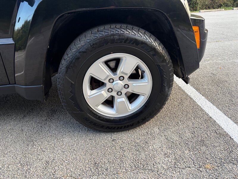 Used 2012 Jeep Liberty Sport AWD/4WD image 26