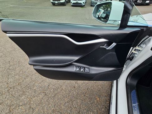 Used 2016 Tesla Model S 70D image 9