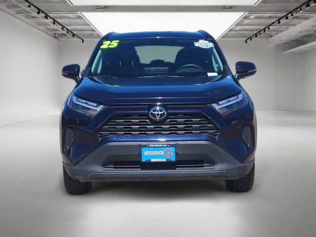 Used 2025 Toyota RAV4 XLE AWD/4WD image 9