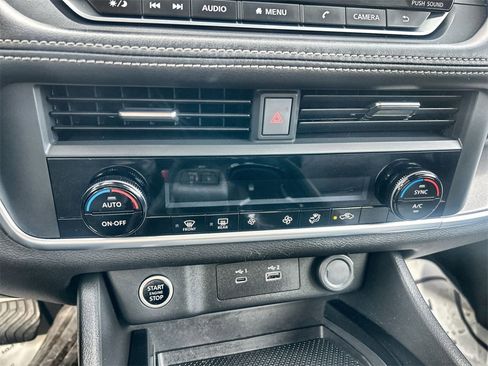 Used 2023 Nissan Rogue SV image 24