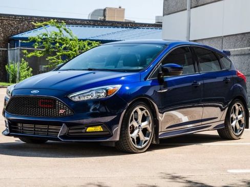 Used 2016 Ford Focus ST FWD image 6
