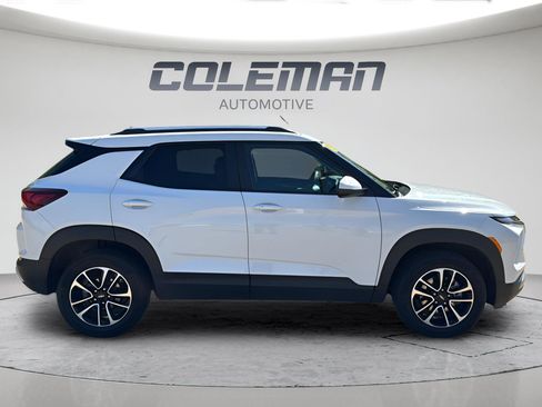Used 2025 Chevrolet TrailBlazer LT AWD/4WD image 6