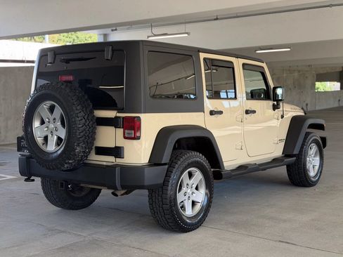 Used 2011 Jeep Wrangler Unlimited Rubicon w/ Dual Top Group AWD/4WD image 5