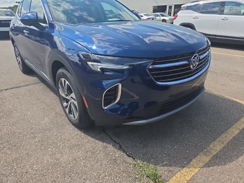 Used 2022 Buick Envision Essence w/ Technology Package I FWD image 3