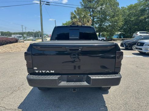 Used 2017 Nissan Titan SL w/ SL Towing Convenience Package RWD image 8
