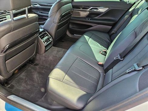 Used 2022 BMW 740i w/ M Sport Package image 19