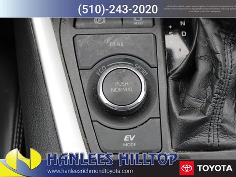 Used 2021 Toyota RAV4 XLE Premium image 23