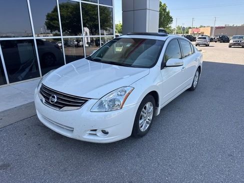 Used 2010 Nissan Altima 2.5 SL w/ Technology Pkg FWD image 1