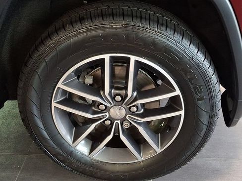 Used 2018 Jeep Grand Cherokee Limited AWD/4WD image 7
