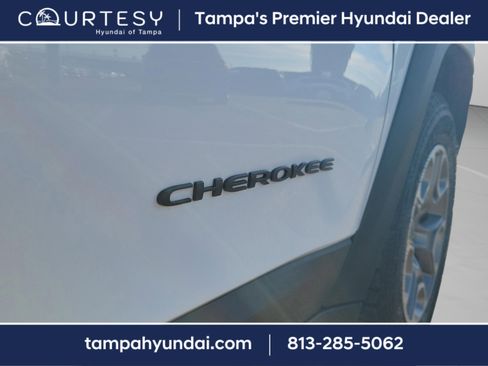 Used 2021 Jeep Cherokee Trailhawk w/ Comfort/Convenience Group image 8