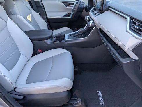 Used 2021 Toyota RAV4 XLE Premium image 26