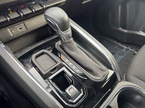 Used 2024 GMC Canyon Elevation image 24