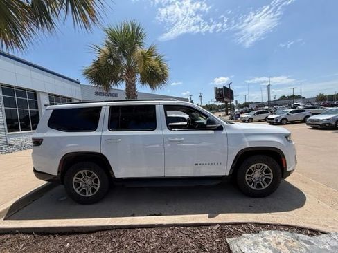 Used 2024 Jeep Wagoneer 4WD image 22
