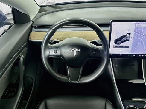 Used 2018 Tesla Model 3 Long Range RWD image 16
